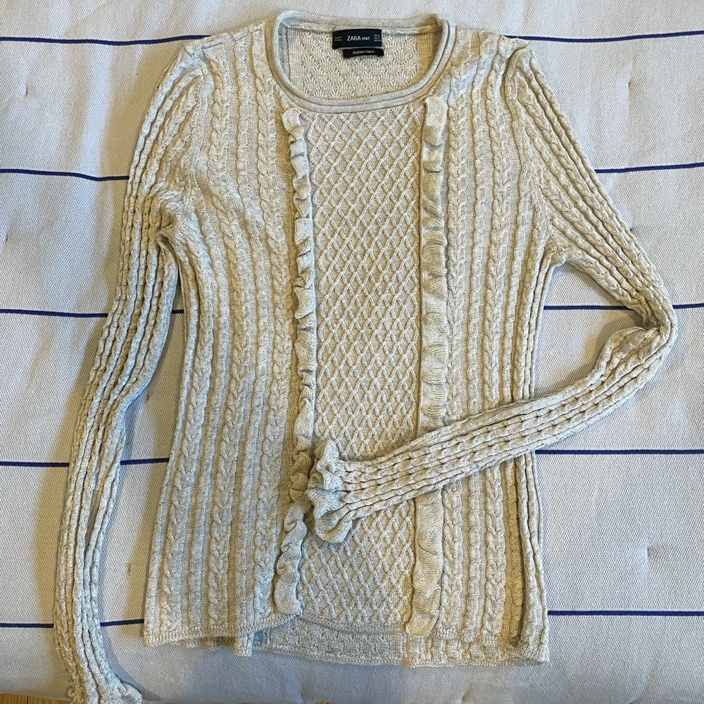Zara light sweater top - Size M